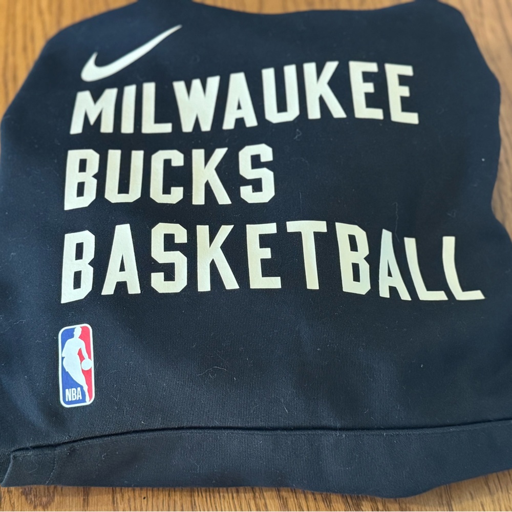 NIKE BRAND, Milwaukee Bucks Basketball Hoodie/Sweatshirt - Sz (M) Black Clothing - Picture 1 of 8